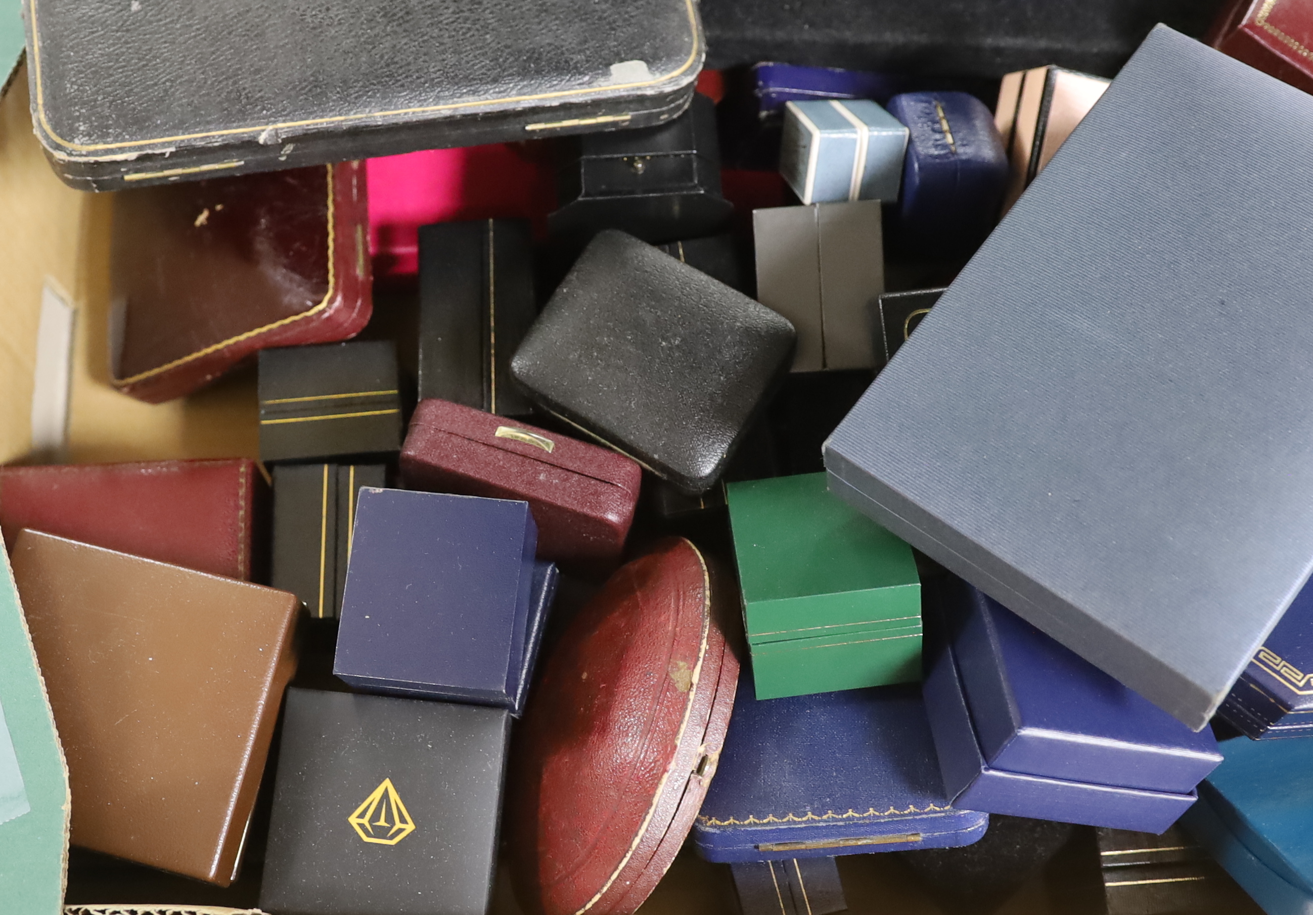 A large quantity of assorted jewellery boxes.